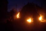 Все още се правят опити да се разпали огъня