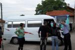 Кметът Трайков лично помага на новопристигналите да се ориентират