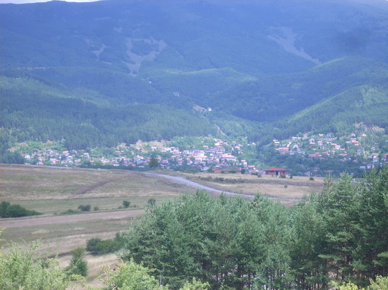 Селото плюс 4 знакови обекта
