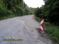 Закърпиха срутването на пътя към Кладница