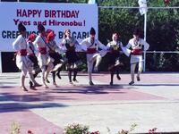 Танцовия ансамбъл на сцената в Средец